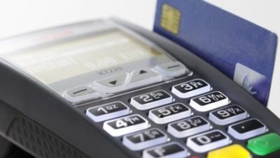 Τράπεζες: Τι θα συμβεί αν περαστεί δυο φορές η κάρτα σας από το POS