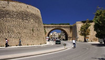 Ηράκλειο: Στο δήμο και πάλι τα Ενετικά Τείχη με απόφαση Λ. Μενδώνη
