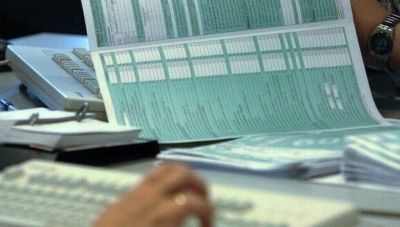 Ρεκόρ στην υποβολή φορολογικών δηλώσεων: Οι 7 στους 10 δεν πληρώνουν επιπλέον φόρο