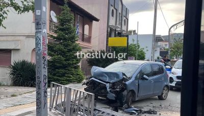 Θεσσαλονίκη: Μία τραυματίας μετά από μετωπική σύγκρουση δύο αυτοκινήτων