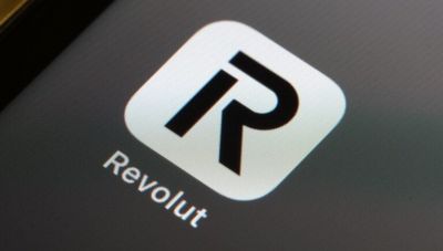 Revolut: Αφαιρεί πρόσθετες προμήθειες ενόψει καλοκαιριού