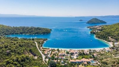 Η Σκόπελος στους ιδανικούς προορισμούς της Ευρώπης που προτείνονται για άνοιξη και καλοκαίρι