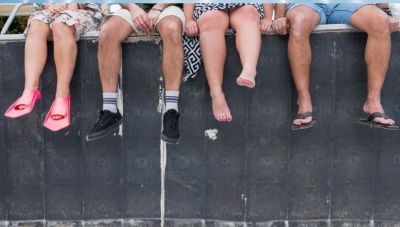 Πρεμιέρα στο Ηράκλειο για την παράσταση: «Επαναστατικές μέθοδοι για τον καθαρισμό της πισίνας σας»