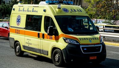 Βούλα: Στο νοσοκομείο χωρίς τις αισθήσεις τους τρεις εργαζόμενοι σε γερανοφόρο όχημα