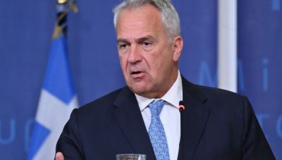 «Εμείς θα αποφασίζουμε ποιοι θα έρχονται» δηλώνει ο νέος υπουργός Μετανάστευσης Μάκης Βορίδης