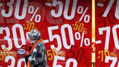 Παραπλανητικές εκπτώσεις: Πρεμιέρα σήμερα των αυστηρών ελέγχων του υπουργείου Ανάπτυξης