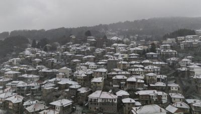 Καιρός: Χιόνια, καταιγίδες και θυελλώδεις βοριάδες – Δεμένα τα πλοία – Πότε υποχωρούν τα φαινόμενα