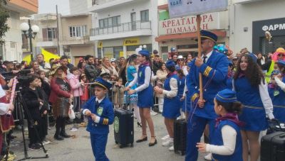 Αστείρευτο το κέφι στο καρναβάλι του Αρκαλοχωρίου παρουσία πλήθους κόσμου (Φωτό + Βίντεο)