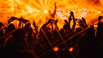 ΑΑΔΕ: «Λαβράκια» φοροδιαφυγής σε 29 νυχτερινά κέντρα -Οι 2 άξονες ελέγχου για τα «κρυφά» εισοδήματα