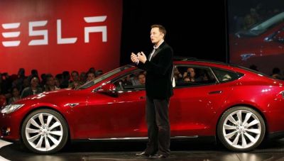 Η Tesla καταρρέει και οι επενδυτές ρωτούν «Πού είναι το αφεντικό;»