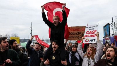 Συνεχίζονται οι διαδηλώσεις στην Τουρκία ενώ ο Ιμάμογλου βρίσκεται με το ένα πόδι στη φυλακή