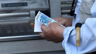 Συντάξεις Απριλίου: Εβδομάδα πληρωμών – Ποιοι θα δουν τα χρήματα τη Δευτέρα