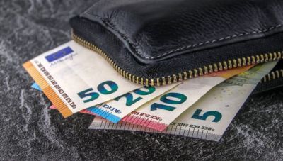 Αύριο στο Υπουργικό η νέα αύξηση του κατώτατου μισθού, συμπαρασύρει επιδόματα και Δημόσιο- Από 1η Απριλίου η εφαρμογή του