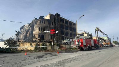 ΒΙΠΕΗ: Τις τελευταίες μικροεστίες φωτιάς επιχειρεί να κατασβέσει η Πυροσβεστική μέσα στο εργοστάσιο που καταστράφηκε ολοσχερώς