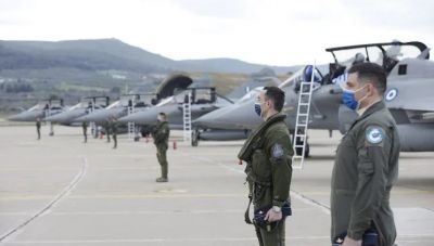 Bloomberg: Τα μαθήματα που προσφέρει η Ελλάδα στην Ευρώπη για τις αμυντικές δαπάνες