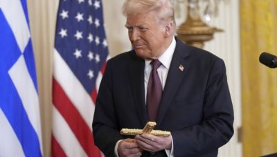 Washington Post: Ο Τραμπ πιέζει τους συμβούλους του να κλιμακώσουν την αύξηση των δασμών