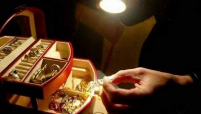 Ρέθυμνο: Μπούκαραν σε σπίτια και έκλεβαν χρήματα και κοσμήματα - Χειροπέδες σε δυο γυναίκες