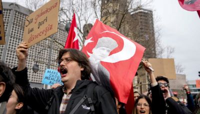 Γερμανία: Διαδήλωση Τούρκων μεταναστών στο Βερολίνο υπέρ του Εκρέμ Ιμάμογλου