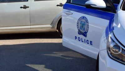 Πολυμελής συμμορία έκλεβε ΙΧ και παραποιούσε τις πινακίδες κυκλοφορίας