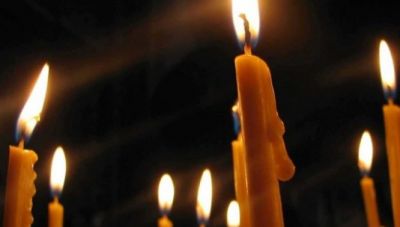 Άνδρας σε αμόκ μπούκαρε σε εκκλησία, έδωσε μπουνιά στον ιερέα και τα έκανε γυαλιά καρφιά