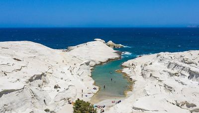 ΥΠΕΝ: Πάγωμα οικοδομικών αδειών στη Μήλο για τις περιοχές που χρήζουν ειδικής προστασίας