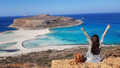 Τουρισμός: Ποιοι προορισμοί κερδίζουν, ποιοι χάνουν στις προκρατήσεις - Η εικόνα στην Κρήτη