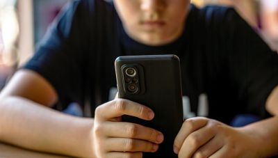 Υπουργείο Ψηφιακής Διακυβέρνησης: Επιστολή στις πλατφόρμες για επαλήθευση ηλικίας και προστασία των ανηλίκων