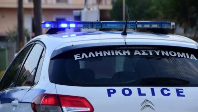 Έβαλε φωτιά στο αμάξι του και απείλησε τους πυροσβέστες με μαχαίρι