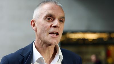 Ο απερχόμενος γενικός διευθυντής του BBC εξαίρει το δίκτυο για τη δημοσιογραφία του