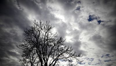 Καιρός: Συννεφιά, τοπικές βροχές και πτώση της θερμοκρασίας