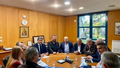 Στο Υπουργείο Υποδομών Δήμαρχοι της Κρήτης-Στο επίκεντρο το νέο αεροδρόμιο και η διασύνδεση του με το Νότο