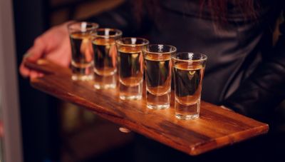 Αγρίνιο: Στο νοσοκομείο 17χρονη έπειτα από κατανάλωση αλκοόλ - Συνελήφθη ο ιδιοκτήτης του καταστήματος