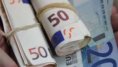 Προς τα 920 ευρώ ο κατώτατος μισθός: Πόσο θα αυξηθούν οι αποδοχές σε ιδιωτικό και δημόσιο τομέα