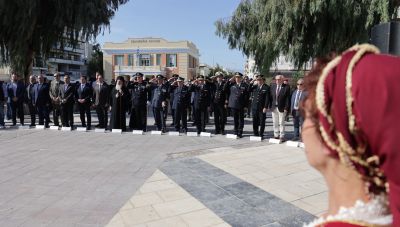 Με επιμνημόσυνη δέηση και κατάθεση στεφάνων τιμήθηκε στο Ηράκλειο η Hμέρα των Ενόπλων Δυνάμεων