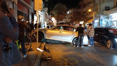 Ηράκλειο: Οι επικίνδυνοι ελιγμοι στο κέντρο οδήγησαν σε ένα απίστευτο τροχαίο (Φωτο)