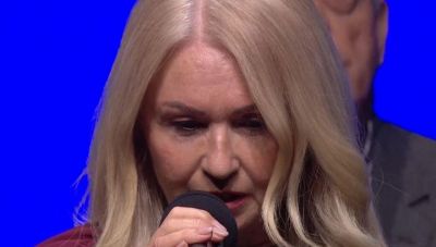 «Λύγισε» η σύζυγος του θρυλικού Ευγένιου Γκέραρντ στην εκδήλωση για τα 100 χρόνια του ΟΦΗ (Βιντεο)