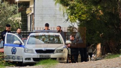 Νέα Πέραμος: «Καβγάδιζαν συνέχεια, έπαιζαν ξύλο, και έπιαναν μαχαίρια» - Τι λένε γείτονες για το φονικό μεταξύ δύο αδελφών