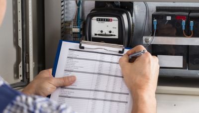 «Βροχή» οι καταγγελίες κατά του ΔΕΔΔΗΕ για ρευματοκλοπές – Στη Βουλή οι πρακτικές ελέγχου και τα εξοντωτικά πρόστιμα