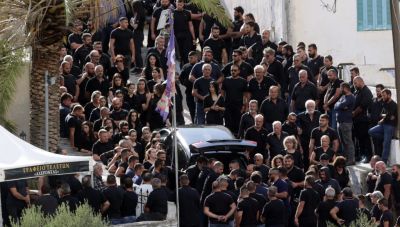 Σπαρακτικές κραυγές και κατάρες στην κηδεία του 39χρονου στα Βορίζια - Δρακόντεια τα μέτρα ασφαλείας στο χωριό (φωτο + βίντεο)