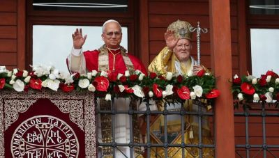 Ιστορική στιμή: Ο Πατριάρχης και ο Πάπας ευλόγησαν τους πιστούς από τον εξώστη του Πατριαρχείου