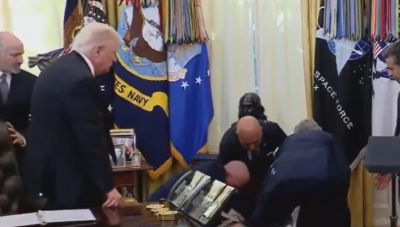 Λευκός Οίκος: Ηγετικό στέλεχος της Novo Nordisk κατέρρευσε μπροστά στον Τραμπ σε live μετάδοση (Βίντεο)