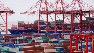 Κίνα: Απροσδόκητη συρρίκνωση των εξαγωγών τον Οκτώβριο με «κόφτη» τις ΗΠΑ