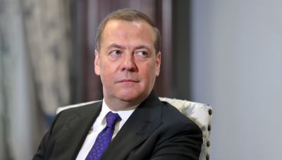 Μεντβέντεφ: Xλευάζει τον Τραμπ για τα υποβρύχια κοντά στη Ρωσία