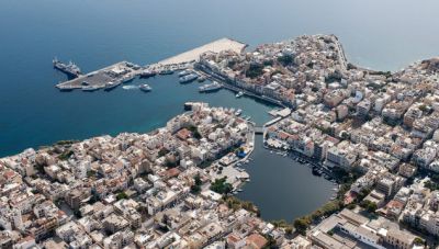 Κάλεσμα του Δήμου Αγίου Νικολάου στους εμπόρους να συμμετάσχουν στον στολισμό ενόψει των Χριστουγέννων