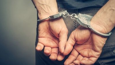 Συνελήφθη 20χρονος για πυροβολισμούς με καλάσνικοφ έξω από σπίτι στο Μαραθώνα