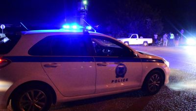 Στιγμές τρόμου στα Βριλήσσια: 45χρονος με τσεκούρι προκάλεσε καταστροφές σε σπίτια και αυτοκίνητο