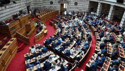 Μάχη στη Βουλή για το νέο εργασιακό νομοσχέδιο – Αντιπαράθεση για το 13ωρο