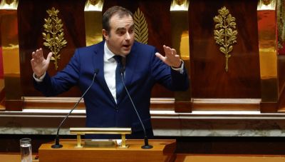 Γαλλία: «Όχι» από την Εθνοσυνέλευση στις προτάσεις μομφής κατά της κυβέρνησης Λεκορνί