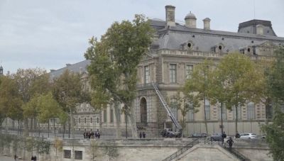 Ληστεία στο Λούβρο: Έλληνες περιγράφουν τις σοκαριστικές στιγμές