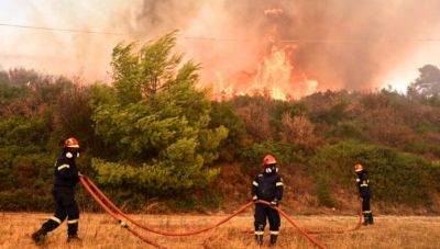 Φωτιά στο Οροπέδιο Καθαρού: Άμεση επέμβαση της Πυροσβεστικής απέτρεψε τα χειρότερα